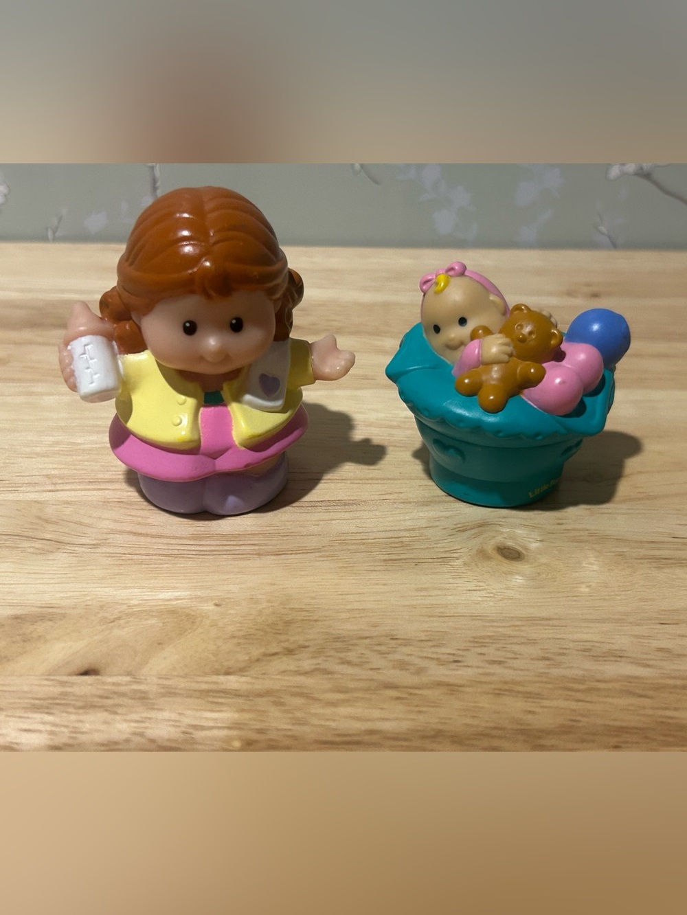 Fisher-Price Little People Baby Ashley & Mom Figures-2001